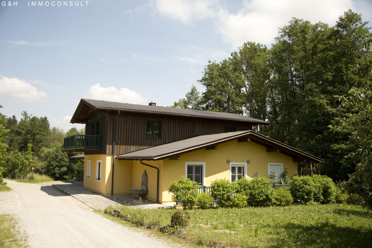 Zufahrt/Ansicht Landhaus