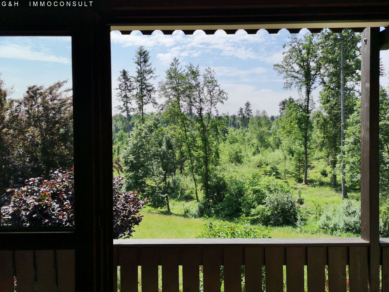 einzigartiger Fernblick vom EG-Balkon