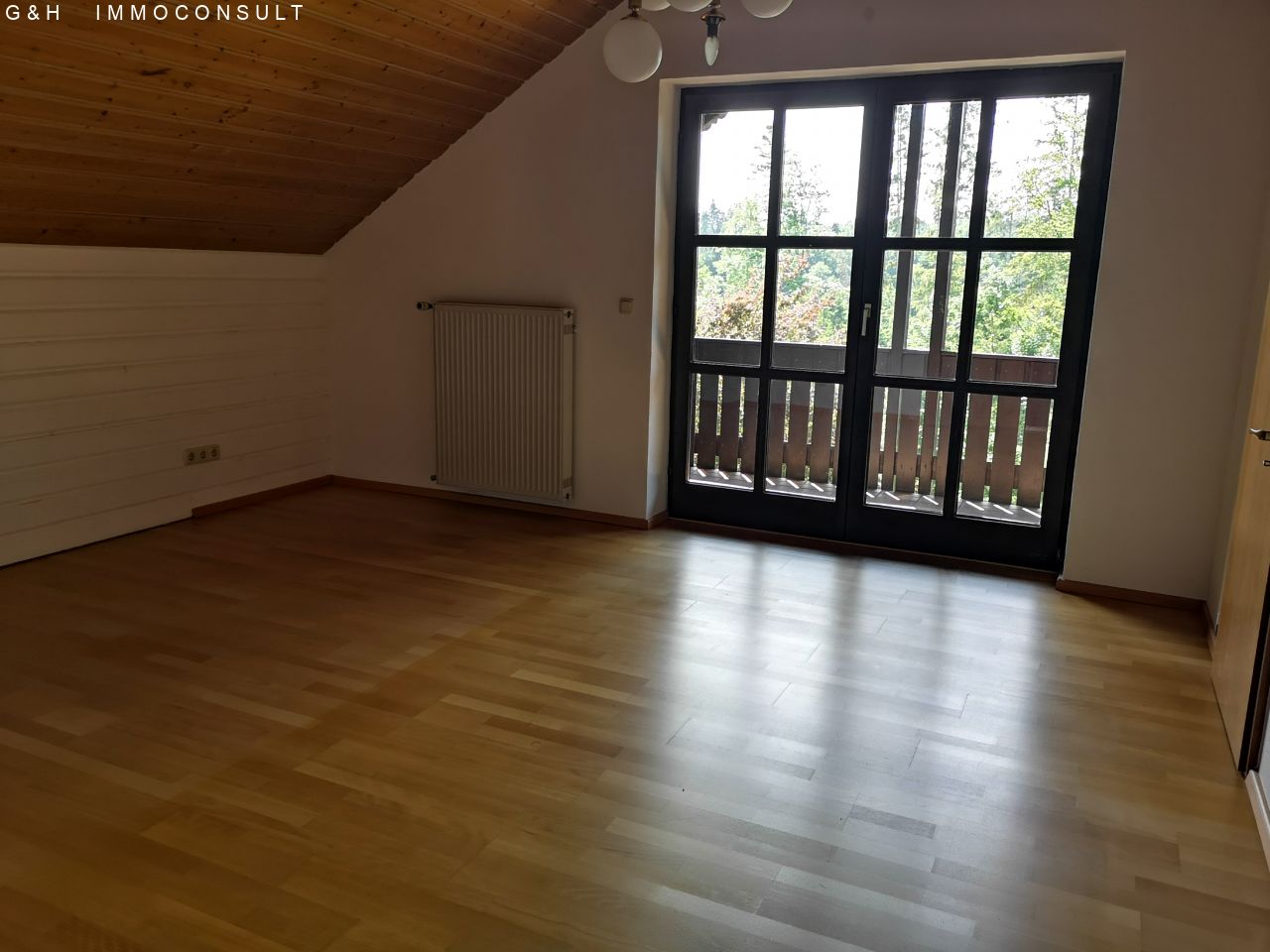 Schlafzimmer/Ausgang Südbalkon DG