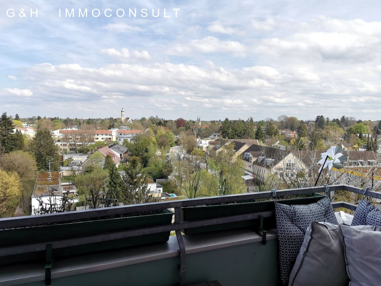 Balkon mit Blick auf Alt Solln