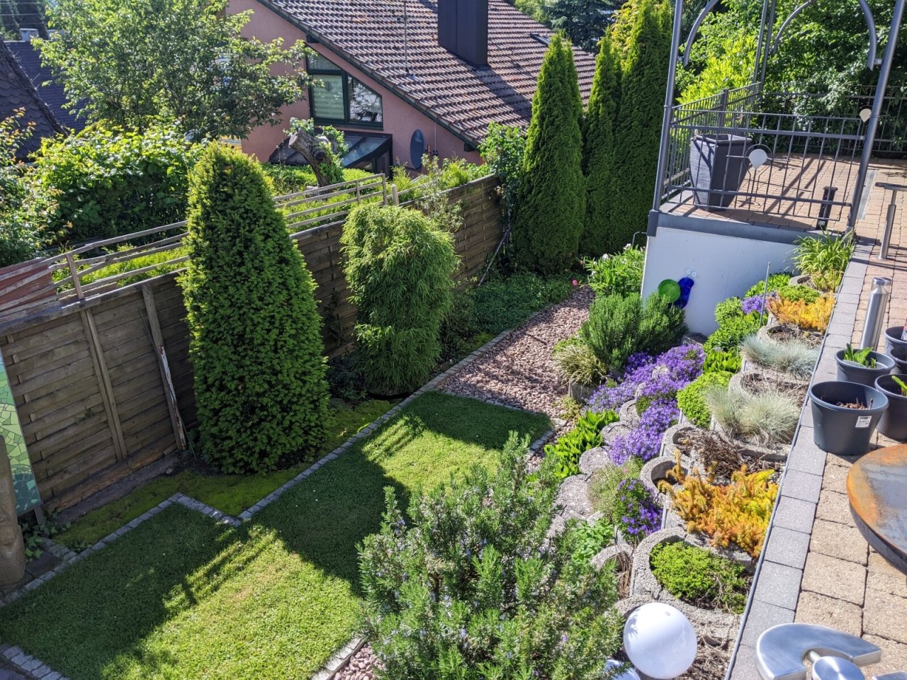 Terrassenförmig angelegter Garten Terrassenförmig angelegter Garten