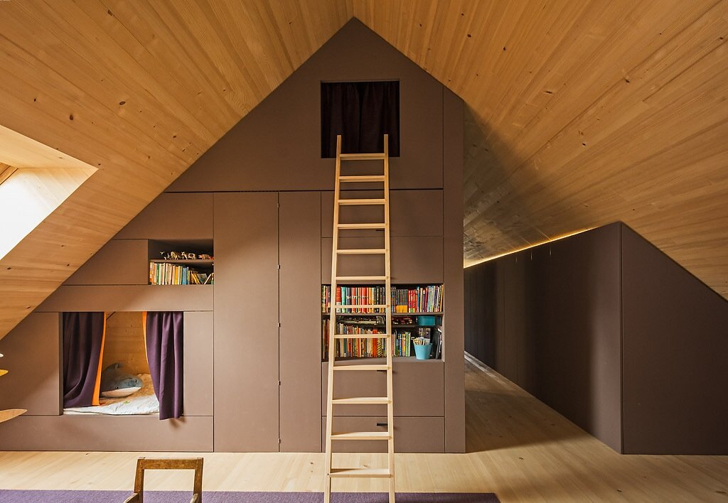 Kinderzimmer mit Schlaf-Spielkoje/DG