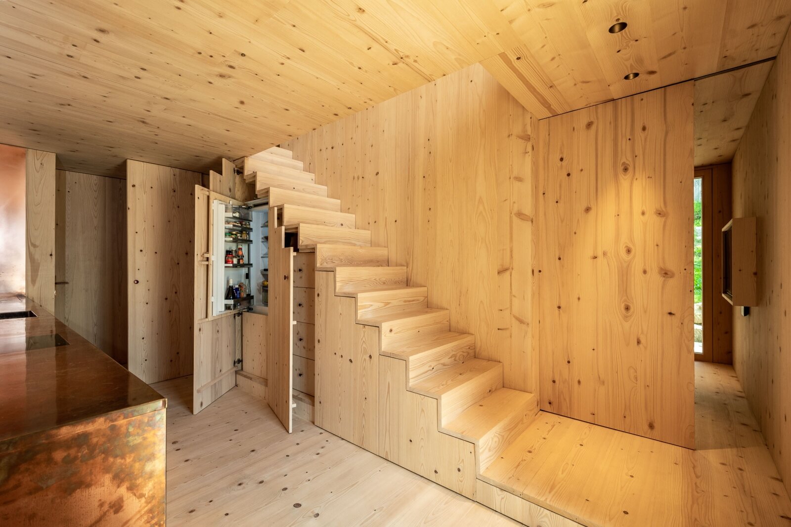 Treppe/Küchen-Stauraum EG