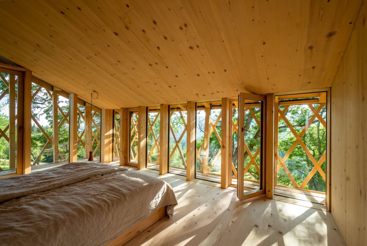 großer Schlafbereich/Raumhohe Fenstertüren/OG großer Schlafbereich/Raumhohe Fenstertüren/OG