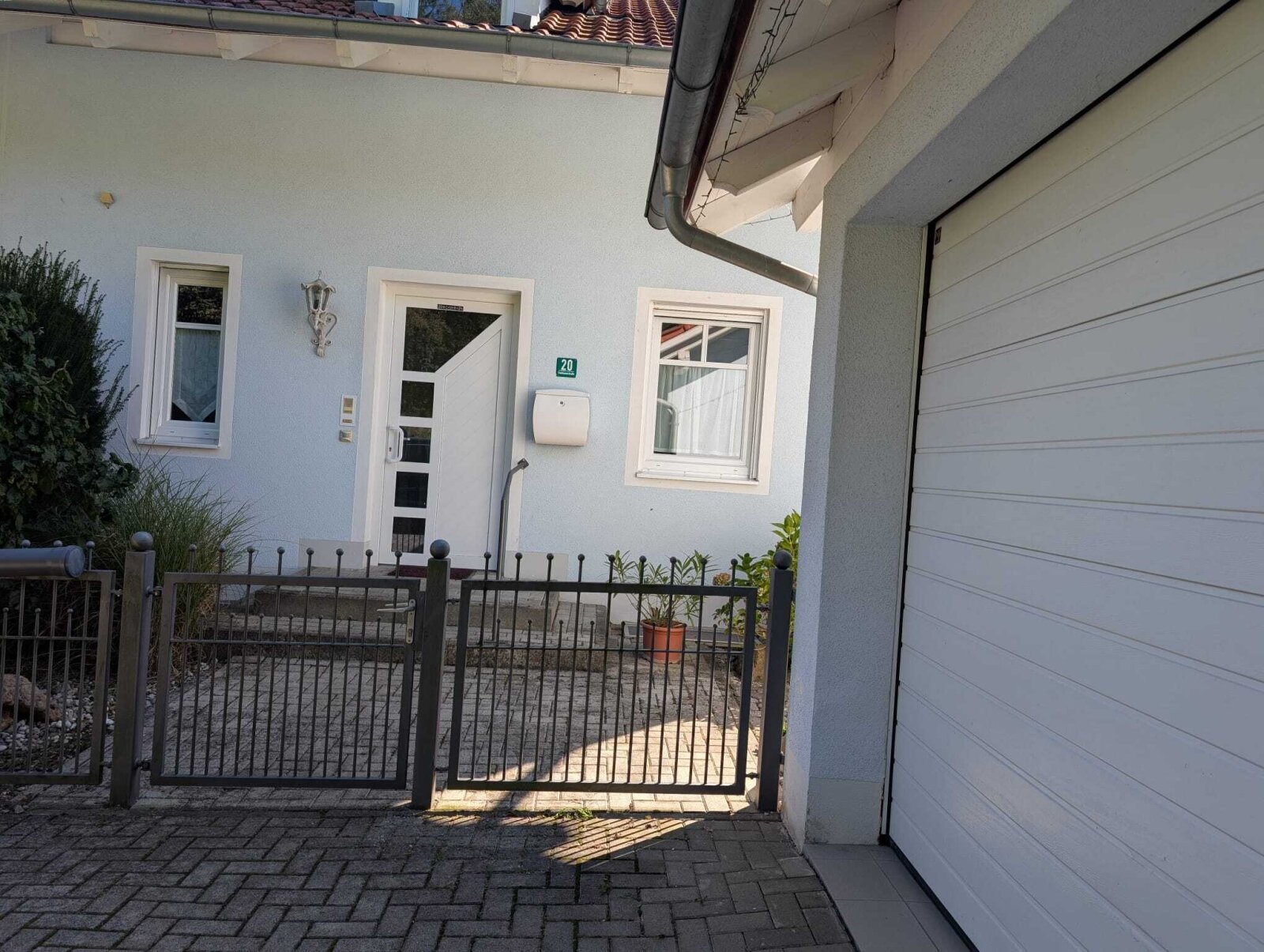 Zugang/Garage/Eingang DHH