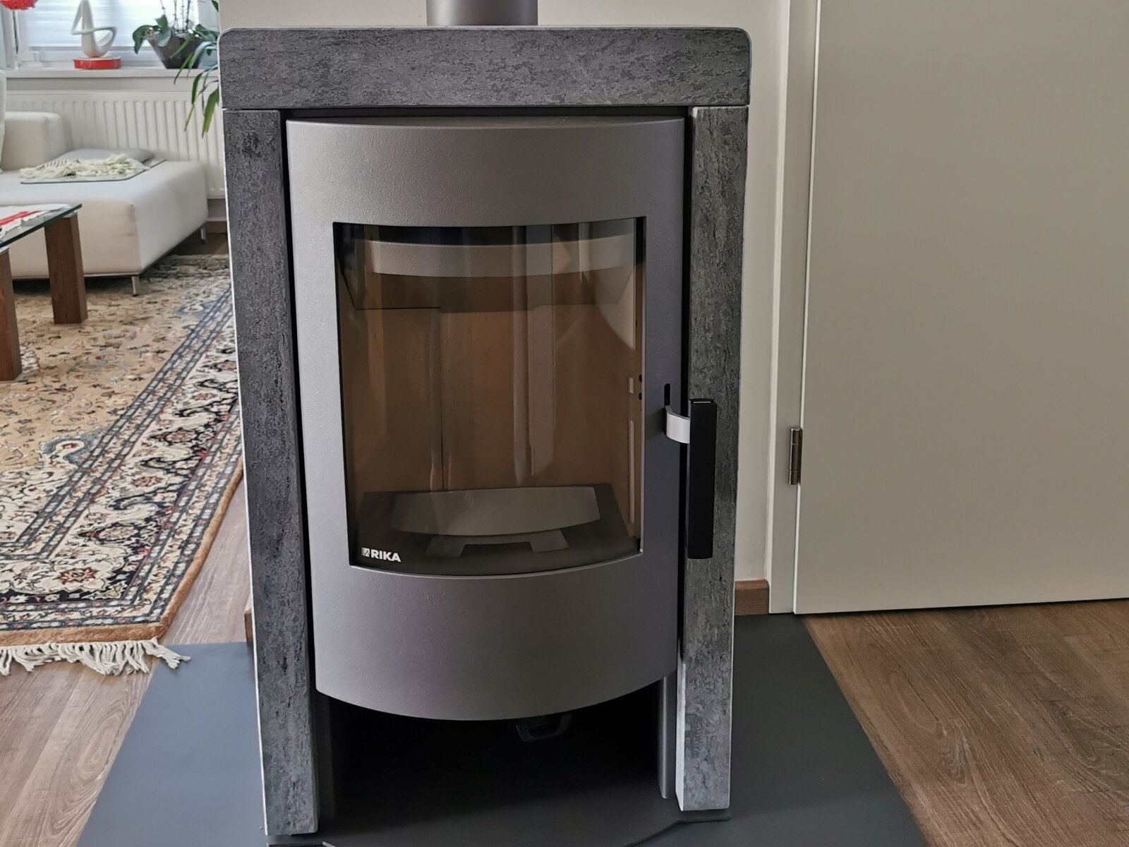 wärmespendender Holzofen