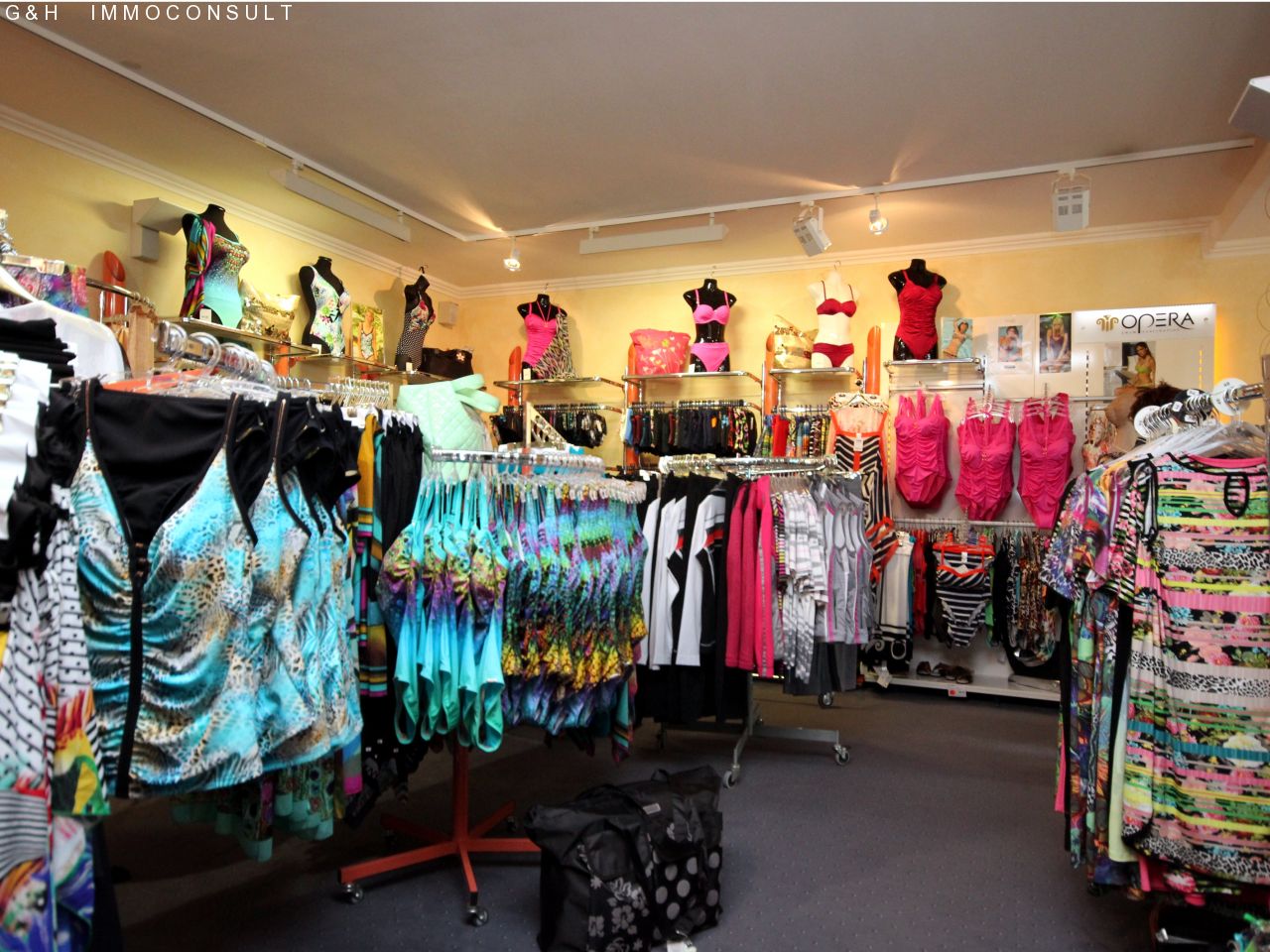 großer Verkaufsbereich OG