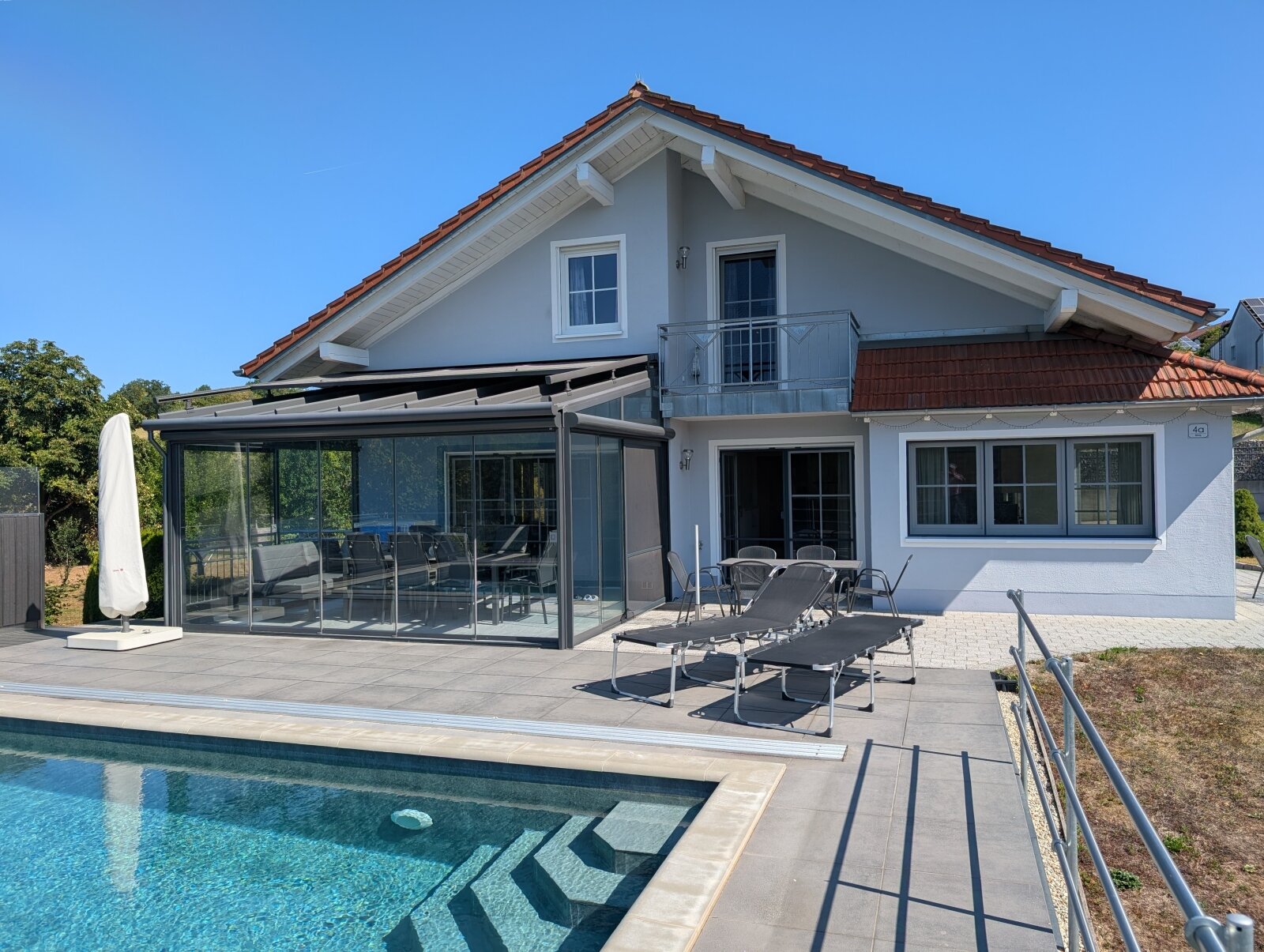 Salzwasser-Pool mit Südterrasse Salzwasser-Pool mit Südterrasse