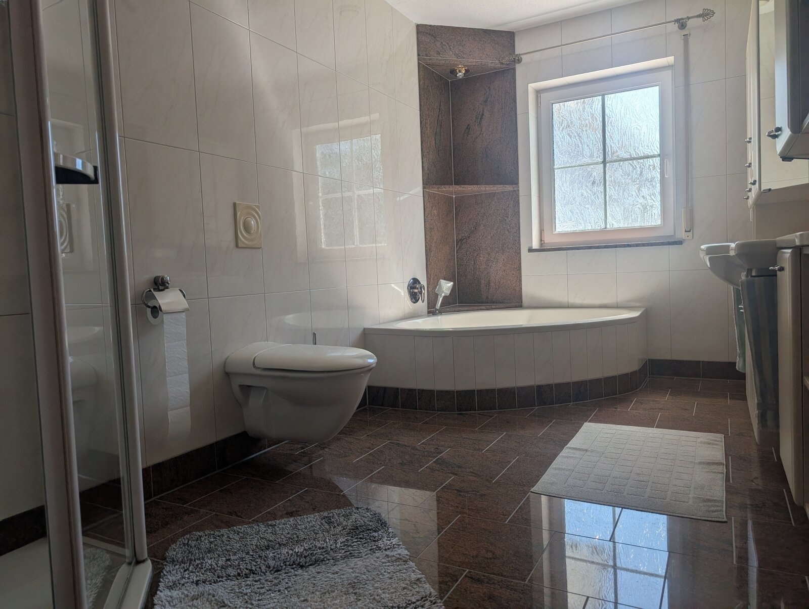Bad/Wanne/Dusche/WC/EG Bad/Wanne/Dusche/WC/EG